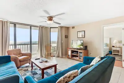 Image de Villa en bord de mer à quelques pas de la plage avec balcon privé et piscine partagée