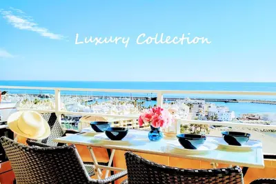 Image de Penthouse de luxe avec vue sur la mer près de Puerto Marina