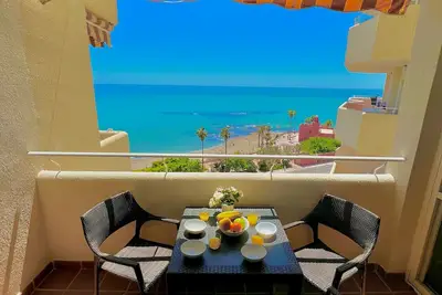 Image de Appartement Vue Frontale sur la Mer à Benalbeach