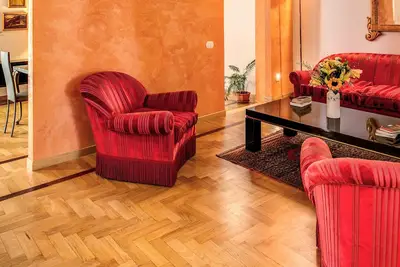 Image de Appartement spacieux, trois chambres, trois salles de bain privées à la fontaine