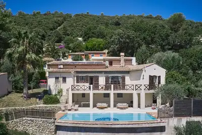 Image de Belle villa familiale pour 11 avec piscine privée près de Grasse