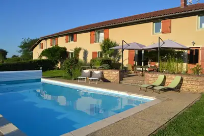 Image de Ferme rénovée avec piscine chauffée, à 45 mn de Lyon