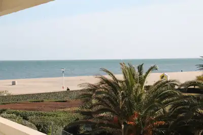 Image de Superbe appartement refait à neuf de 45 m2 front de mer avec  grande terrasse