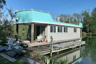 Image de Cottage flottant sur le canal Seneca / Cayuga