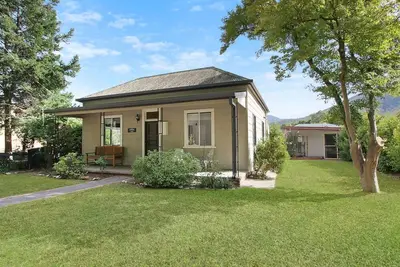 Image de Cobden & Wills - Bright, Vic