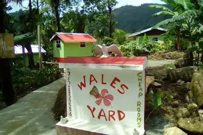 Wale's Yard, Breadfruit Tree Room, propre et confortable