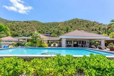 Image de Les amateurs de mer - 4 Br Beachfront Villa sur la spectaculaire baie de Mahoe