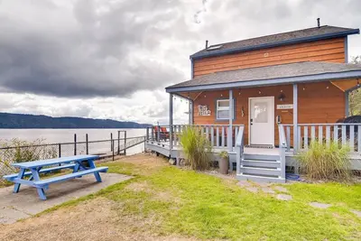 Image de The Giggle Fish ~ Beachfront - Escapade du canal Hood acceptant les animaux de compagnie