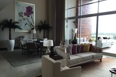 Image de Gorgeous 3 bedroom Loft!