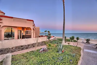 Image de Nouvelle Liste Luxueuse maison en bord de mer sur l'eau, jacuzzi privé, grill, foyer