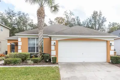Image de Villa de 4 chambres et 3 salles de bain, complexe fermé près de Disney