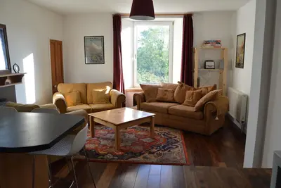 Image de Cottage victorien mitoyen avec de superbes vues et sauna et hammam.