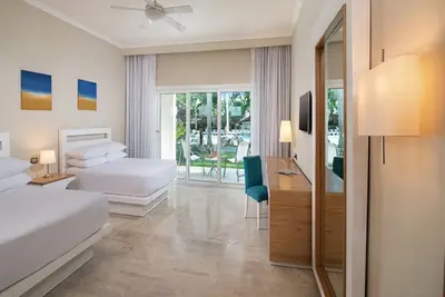 Image de Suite Junior dans un cadre paradisiaque et tropical dans le D. R. Lifestyle Holidays Resorts