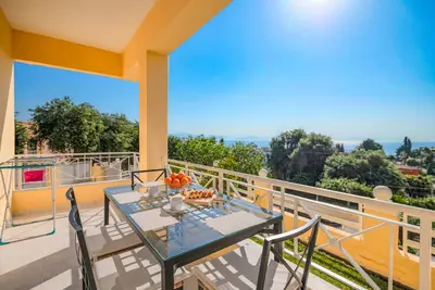 Image de SeaSunrise: moderne, spacieux Apt, A / C, WiFi, près de la plage