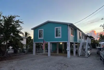Image de Maison Avant Canal En Grande CLÉ De Pin