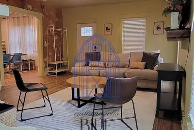 Image de She's back! Indy's BlueBarn near Midtown! Entire house/Pets Allowed!