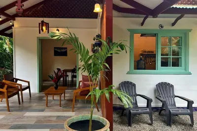 Image de Bungalow entièrement équipé dans un magnifique jardin dans la jungle, près des plages