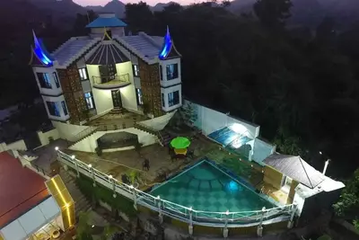 Image de Luxe 5 étoiles 5 br maison avec piscine et vue imprenable