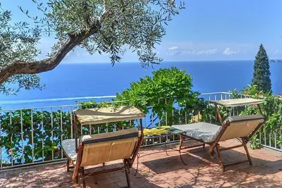 Image de Villa Ermelinda: A splendid and luminous three-story villa situated in a quiet location, a few minutes from the town center, with Free Wi-Fi.