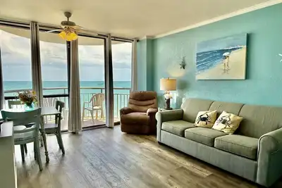 Image de Condo récemment rénové au coeur de Myrtle Beach! Oceanfront Idéalement situé