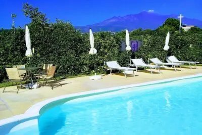Image de Appartement avec terrasse et jardin privé avec vue sur l'Etna, piscine