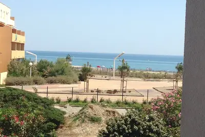 Image de Appartement en front de mer (plage à 50m)