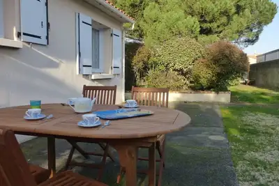 Image de Maison Ă 2 km de la plage avec terrasse, jardin et garage Ă Brem-sur-Mer