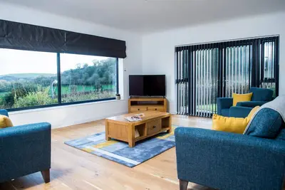 Image de York Lodge - Un bungalow détaché récemment rénové (2020) qui offre des vues spectaculaires sur l'estuaire