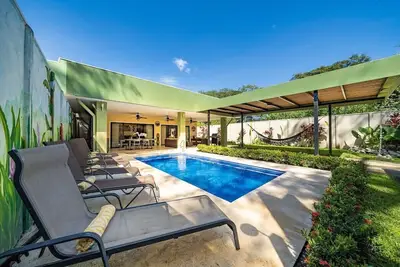 Image de Maison design à Playa Potrero, privée et sécurisée