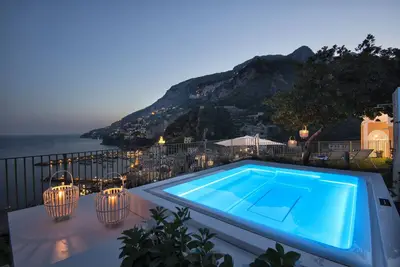 Image de Villa privée avec jacuzzi, terrasses, vue sur la mer et petit-déjeuner