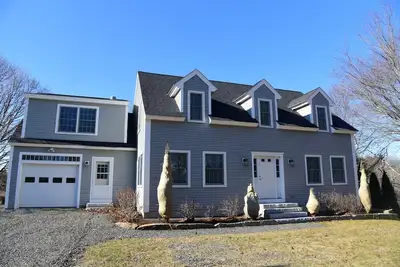 Image de 4 Chambre 3. 5 Salle de bain près de Mother`s Beach et Kbia