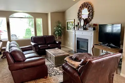 Image de 2 king 2 twin beds 3Bed 2. 5 Ba cozy Mer Home near Village with Hot tub