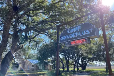 Image de Camp Wanderlust - A field stone lodge on the Texas Hill Country Wine Trail!
