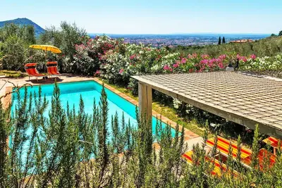 Image de Maison de vacances privée avec climatisation, bain à remous, piscine privée, Wifi, Tv, patio
