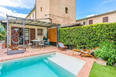 Image de Belle maison de vacances avec piscine privée, bain à remous, Wifi, Tv, terrasse et parking