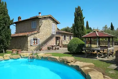 Image de Maison de vacances privée avec Wifi, piscine privée, Tv, patio, animaux admis, parking