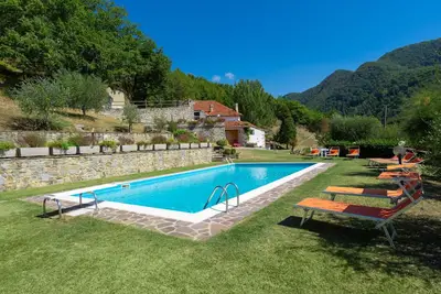 Image de Belle maison de vacances privée avec piscine privée, Wifi, Tv, patio, animaux admis, parking