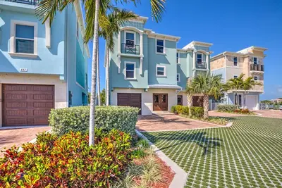 Walk to Sombrero Beach!