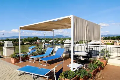 Image de Agréable appartement pour 5 personnes avec climatisation, Tv, patio et parking