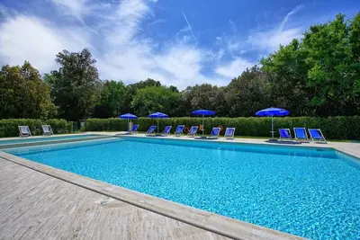 Image de Bel appartement dans une maison de vacances avec piscine, climatisation, Wifi, Tv, véranda