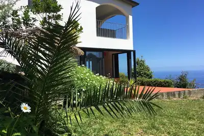 Image de Maison de charme avec vue exceptionnelle, tranquillite et repos assures.