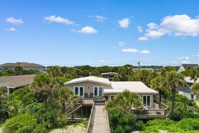 Dale's Coastal Retreat Pet Friendly w/ Ocean Views