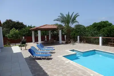 Villa avec piscine privée et vue mer