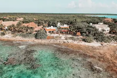 Image de Casa Paamul est une maison étonnante située sur l'une des plus belles baies privées