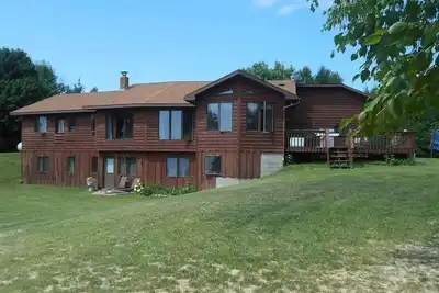 Image de Belle retraite de 4 Bdrm sur le lac Loon avec sauna et rivage sablonneux!