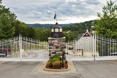 Image de Privé 2 chambres - 2 salles de bain chalet dans une résidence fermée donnant sur Table Rock Lake