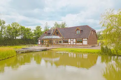 Image de Familial 9 chambres Lakeside Lodge, Rooskey. Officiel 4 étoiles 🍀🍀🍀🍀