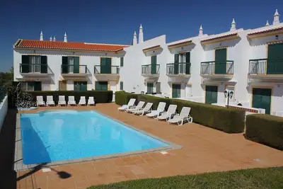 Image de Élégante maison de 2 chambres avec terrasse privée et piscine commune