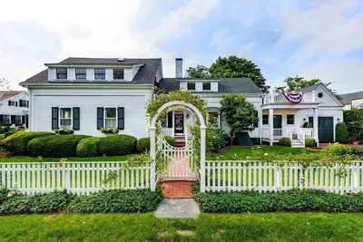Image de Belle maison ancienne restaurée au centre-ville d'Edgartown