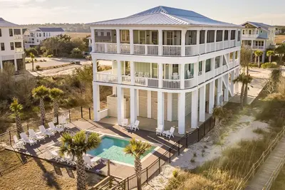 Paradise Point: Luxury Beachfront Home with Views
